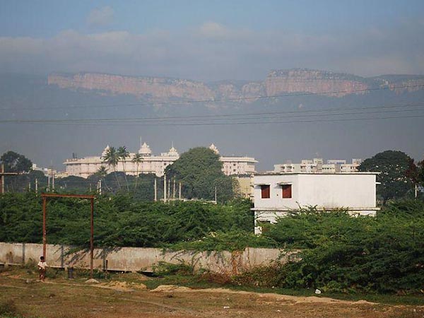 11. చుట్టు పక్కల గ్రామాల వారు