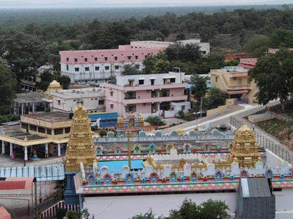 11. అక్కడ వసతి...