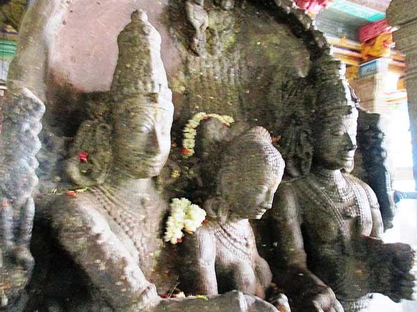 11. మెట్ల పై వెలితే గర్భాలయం