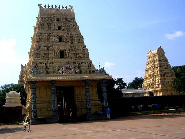 11. నాలుగు గాలి గోపురాలు