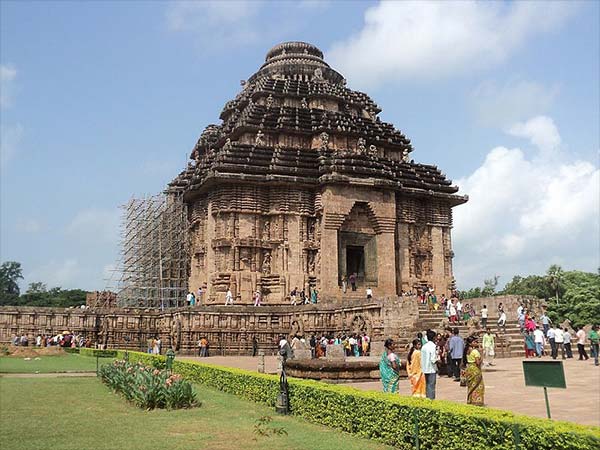 12. సూర్యదేవాలయం