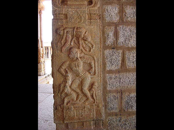 పాము పడగ నీడన కప్ప