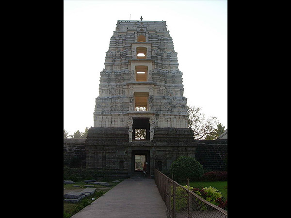 14. ఎతైన గోపురాలు