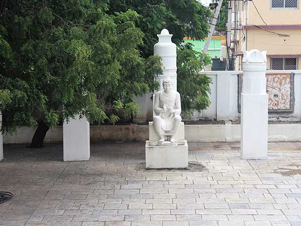 14. కాలచక్ర ప్రక్రియను ఇక్కడే బోధించాడు