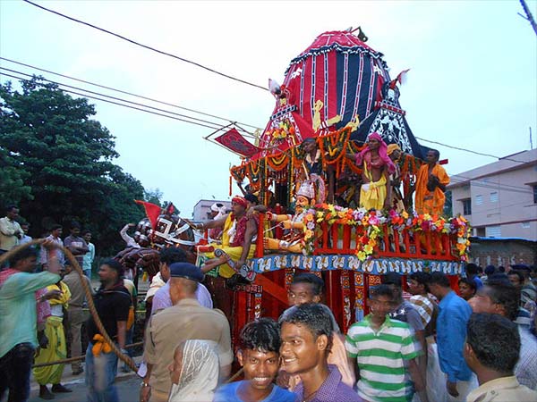 15. వేర్వేరు వస్త్రాలతో