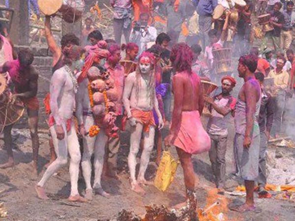 2. పాన్, బంగ్ ఉండాల్సిందే...