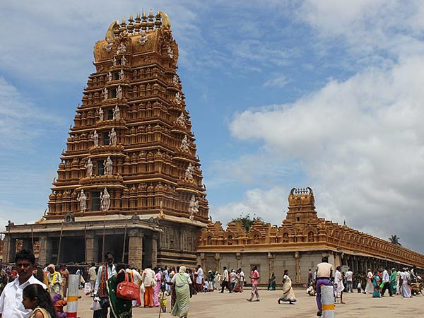 2. శ్రీకంఠేశ్వర ఆలయం