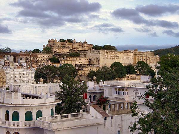 2. అలా ఉదయపూర్ కొనసాగుతూనే ఉంది