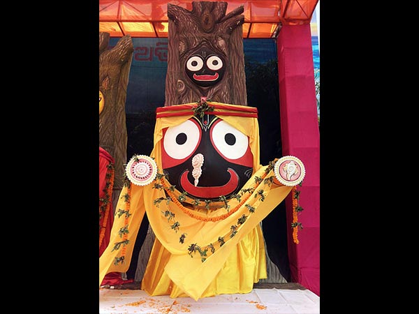 23. విశ్వావసుడు పూజించేవాడు