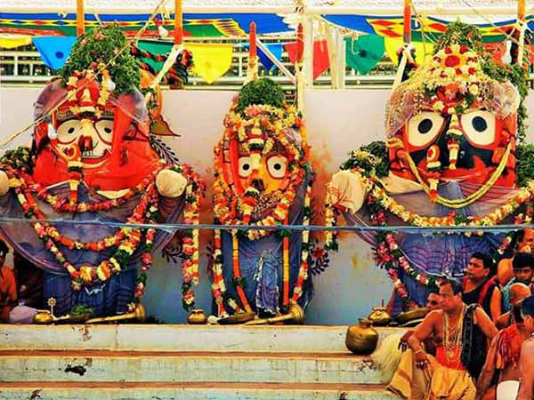 27. అందుకే కళ్లు మాత్రం ఉంటాయి
