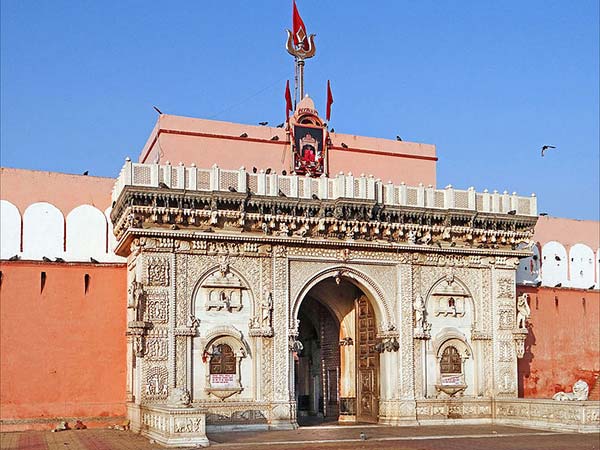3. అక్కడే ఆలయం నిర్మించారు.