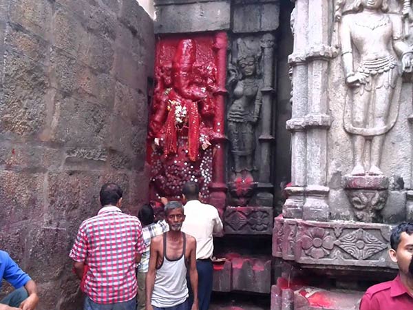 3. మూడు రూపాల్లో దర్శనమిస్తుంది