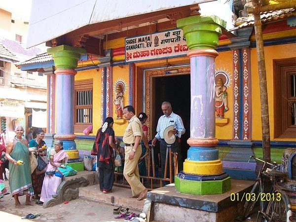 3. ఒక చేత మోదకాన్ని