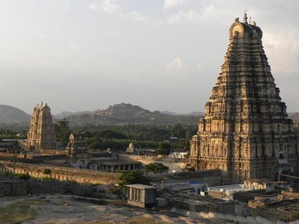 4. విరూపాక్ష దేవాలయం
