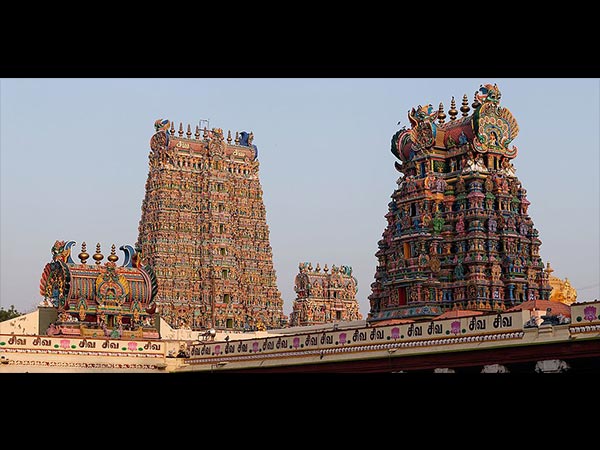 4. మీనాక్షి దేవాలయం