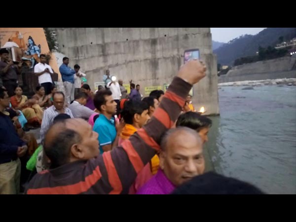 4. రెండు ఘాట్ లు...