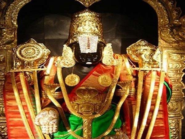 5.కింద పంచె, పైన చీరతో