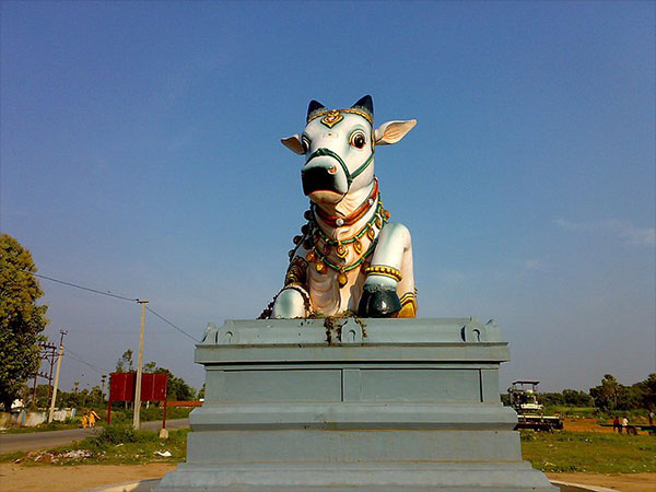 12 అడుగుల విగ్రహం