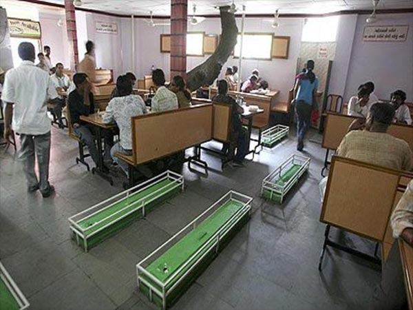 6. న్యూ లక్కీ రెస్టోరెంట్...