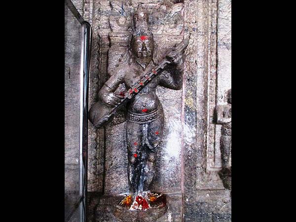 6. సుర పద్మం అనే రాక్షసుడిని వధించి