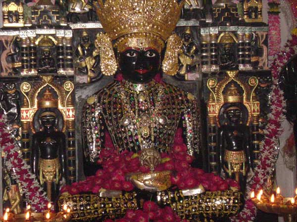 8. ఎన్నో ఆకర్షక ప్రాంతాలు