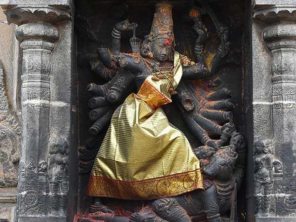 9. ఆ భంగిమ ఆడవారికి నిషిద్ధం