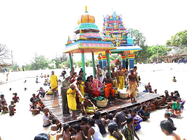 9. ఉత్సవాలు జరుపుతారు.