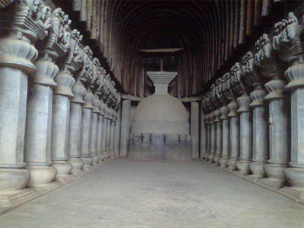 10. రాతితో తొలచబడి
