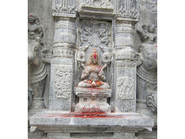 11. రోజువారీ అభిషేకం