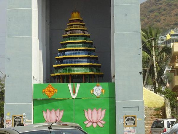 11. విజయ స్థూపం