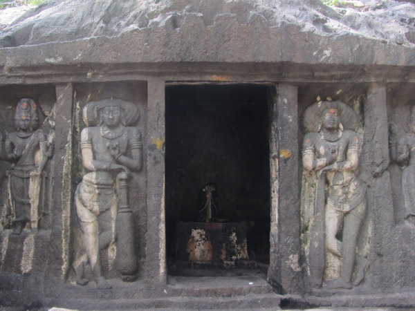12.101 శివలింగాలు, కోనేరులు