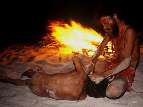 13. రెండు విగ్రహాలు