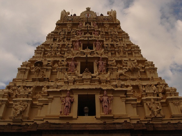 15. స్వామి పాదాలు