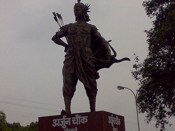 15. కంచు విగ్రహం