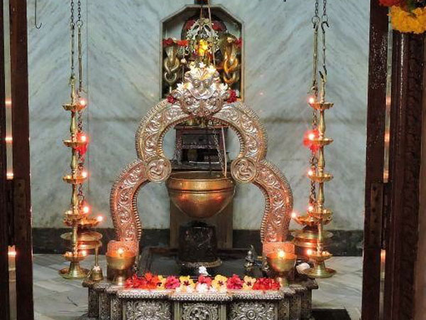 15.రుద్రేశ్వర్ దేవాలయం