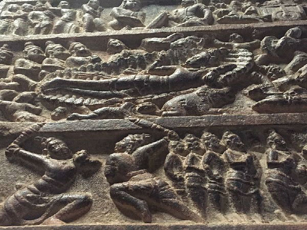 17. 18 రాతి స్తంభాలు