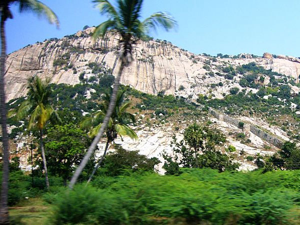 2. కొండ పాద భాగంలో