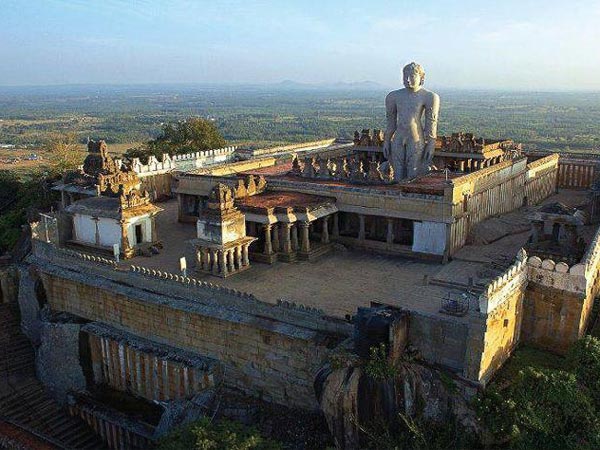 గిర గిర తిరిగే స్థంభం...గాల్లో నిలిచిన స్థంభం...సంతానం ఇచ్చే