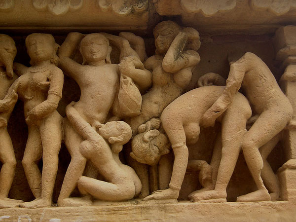 4. శృంగారం ప్రధాన అంశంగా