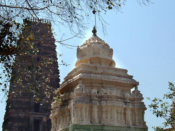 5. రెండు దేవాలయాలు