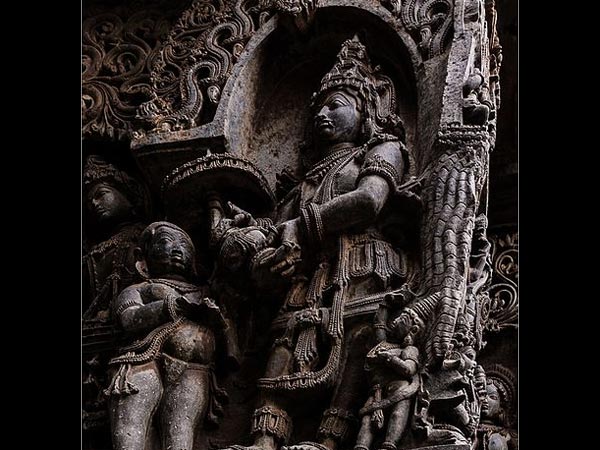 గిర గిర తిరిగే స్థంభం...గాల్లో నిలిచిన స్థంభం...సంతానం ఇచ్చే