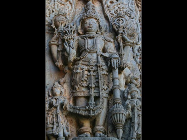 గిర గిర తిరిగే స్థంభం...గాల్లో నిలిచిన స్థంభం...సంతానం ఇచ్చే