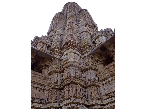 9. కామసూత్రాలకు అనుగుణంగా