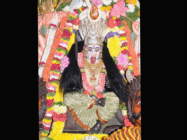 12. చౌడేశ్వరీ దేవి అంగీకరిస్తుంది