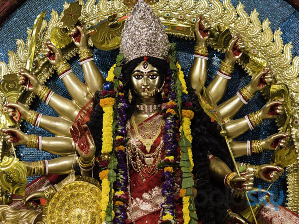 ఎనిమిది చేతులతో ఉన్న