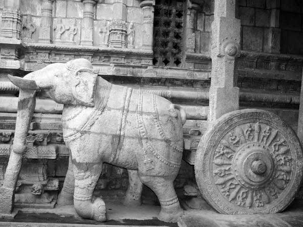 థనుర్భాణాలు ధరించి