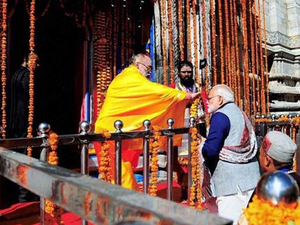 14. రోడ్డు మార్గం ద్వారా
