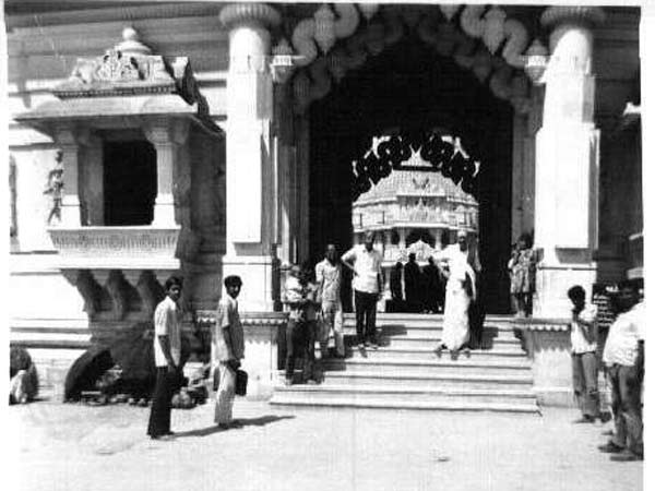 14. నేరుగా అభిషేకం