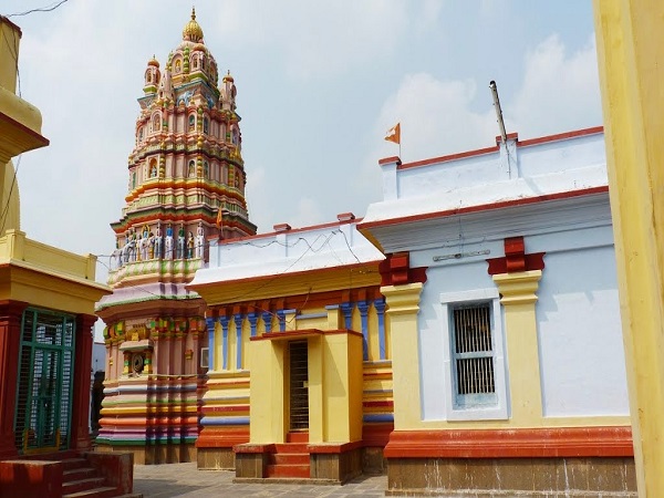 14. ఆయన నుంచి ఒక కాంతి వెలువడి