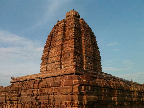 16.అందువల్లే ఆలయాల నగరం